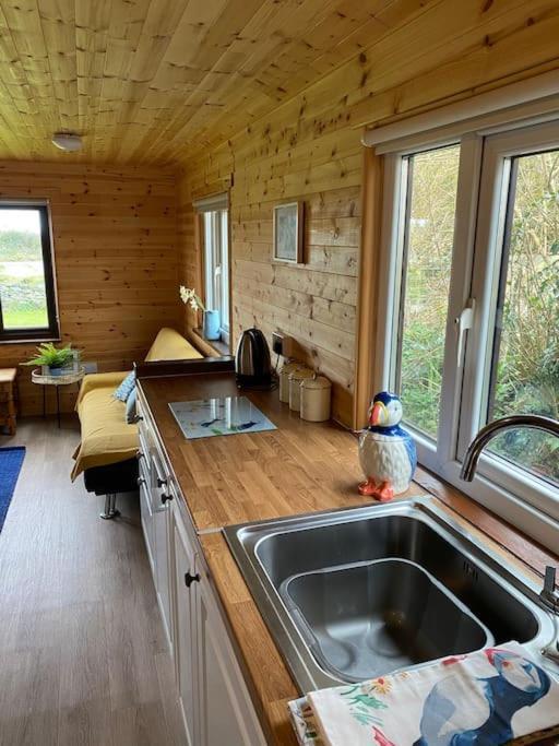 Idyllic Cornish Retreat At Puffin Lodge Helston Exterior foto